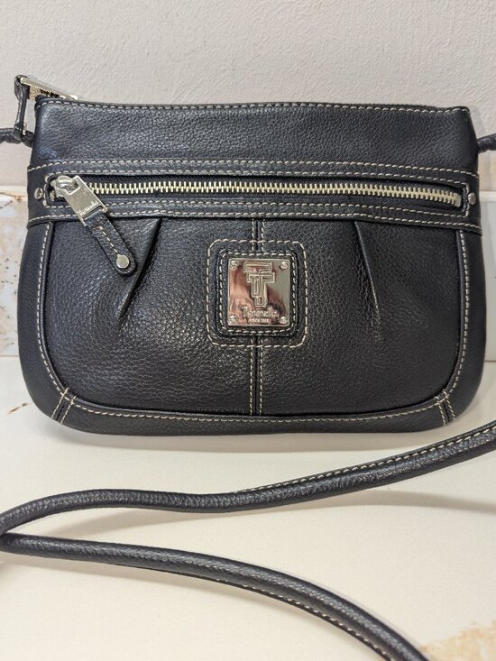 Tignanello Handbags - Tignanello leather crossbody bag, EUC!
